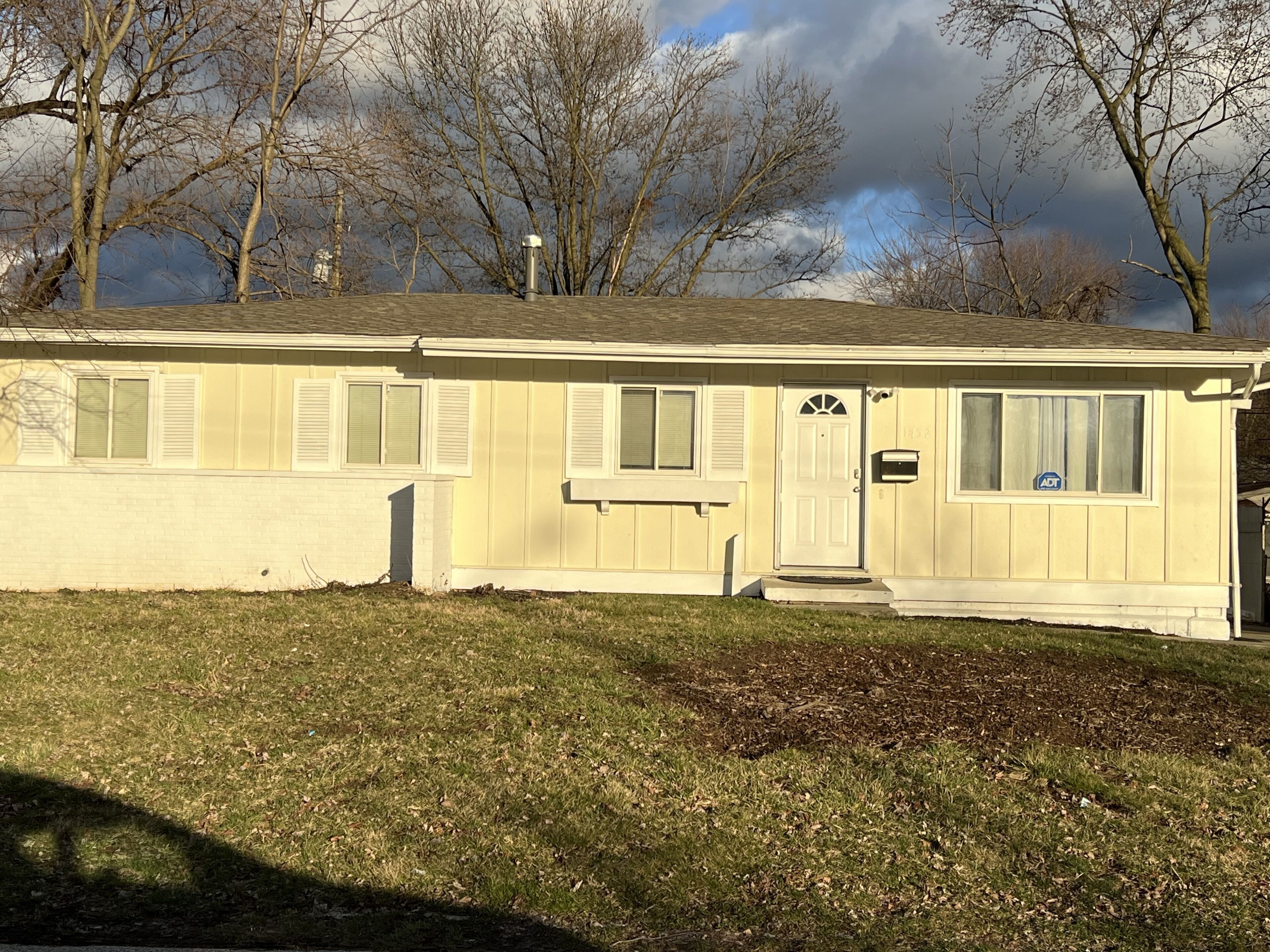 Spacious Home Sleeps 10, 3bdr, 2 bth, 7 minutes to downtown. 