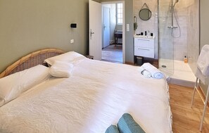 4 室のベッドルーム、旅行用ベビーベッド、WiFi (無料)