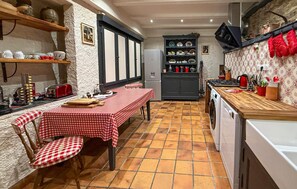 Fridge, oven, stovetop, dishwasher - Beautiful home in St Paul La Roche (St Paul La Roche)