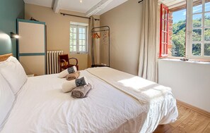 4 chambres, lit de bébé portatif, accès au Wi-Fi (inclus)