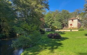 Property grounds - Beautiful home in St Paul La Roche (St Paul La Roche)