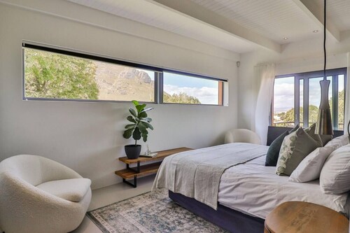Treestone Villa | Hermanus Pool & Mountain Views