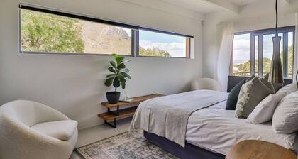 Treestone Villa | Hermanus Pool & Mountain Views