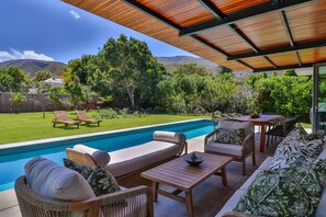 Outdoor dining - Treestone Villa | Elegant Fernkloof Retreat | Lap Pool | Mountain Views (Hermanus)