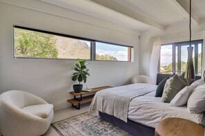3 bedrooms, desk, iron/ironing board, WiFi (free)