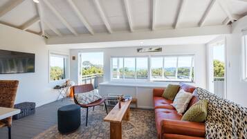 Comfort House | Living area | Flat-screen TV