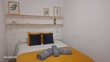 2 bedrooms, iron/ironing board, Internet, bed sheets