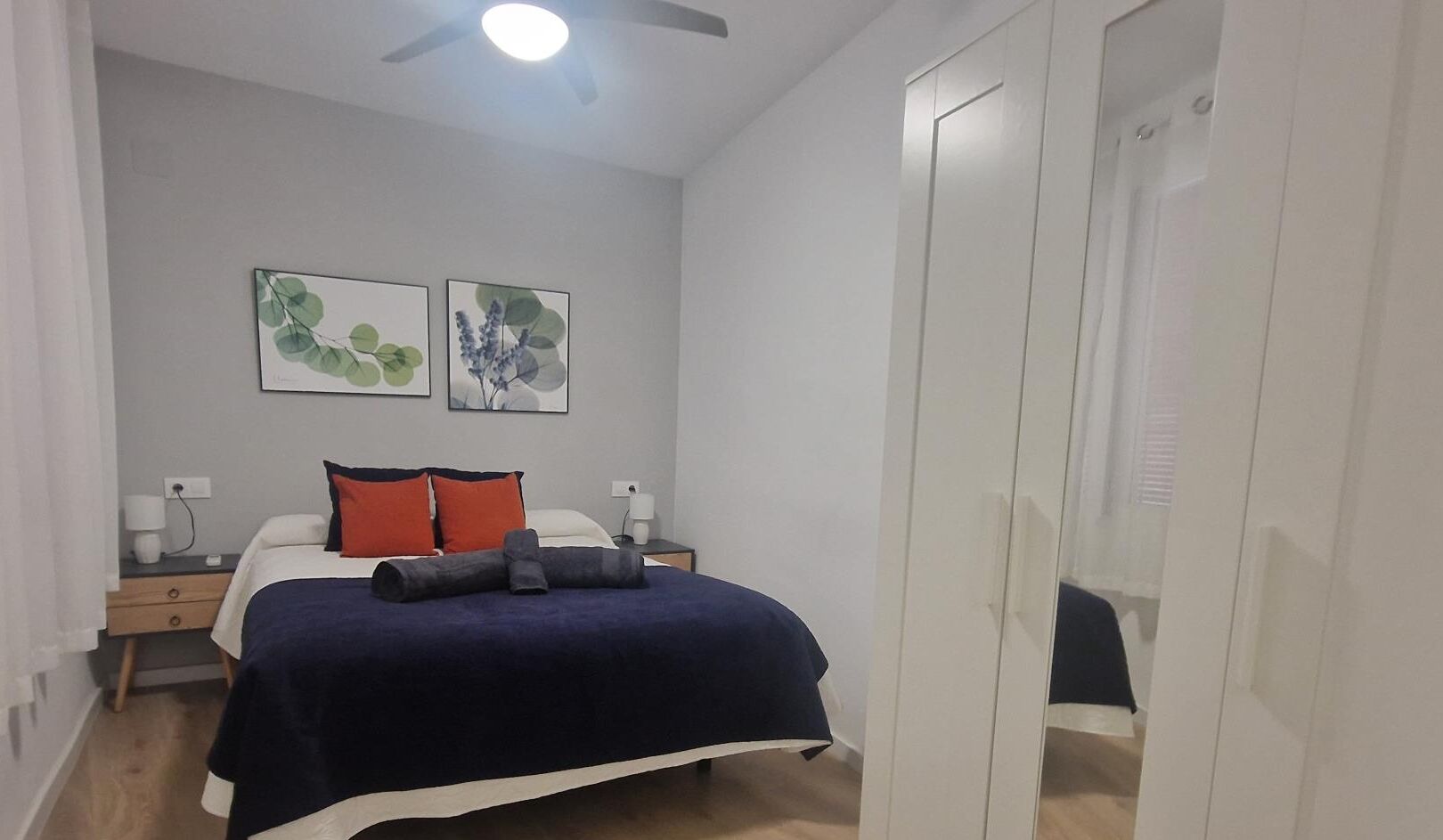 2 dormitorios, tabla de planchar con plancha, Internet y ropa de cama