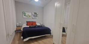 2 bedrooms, iron/ironing board, Internet, bed sheets