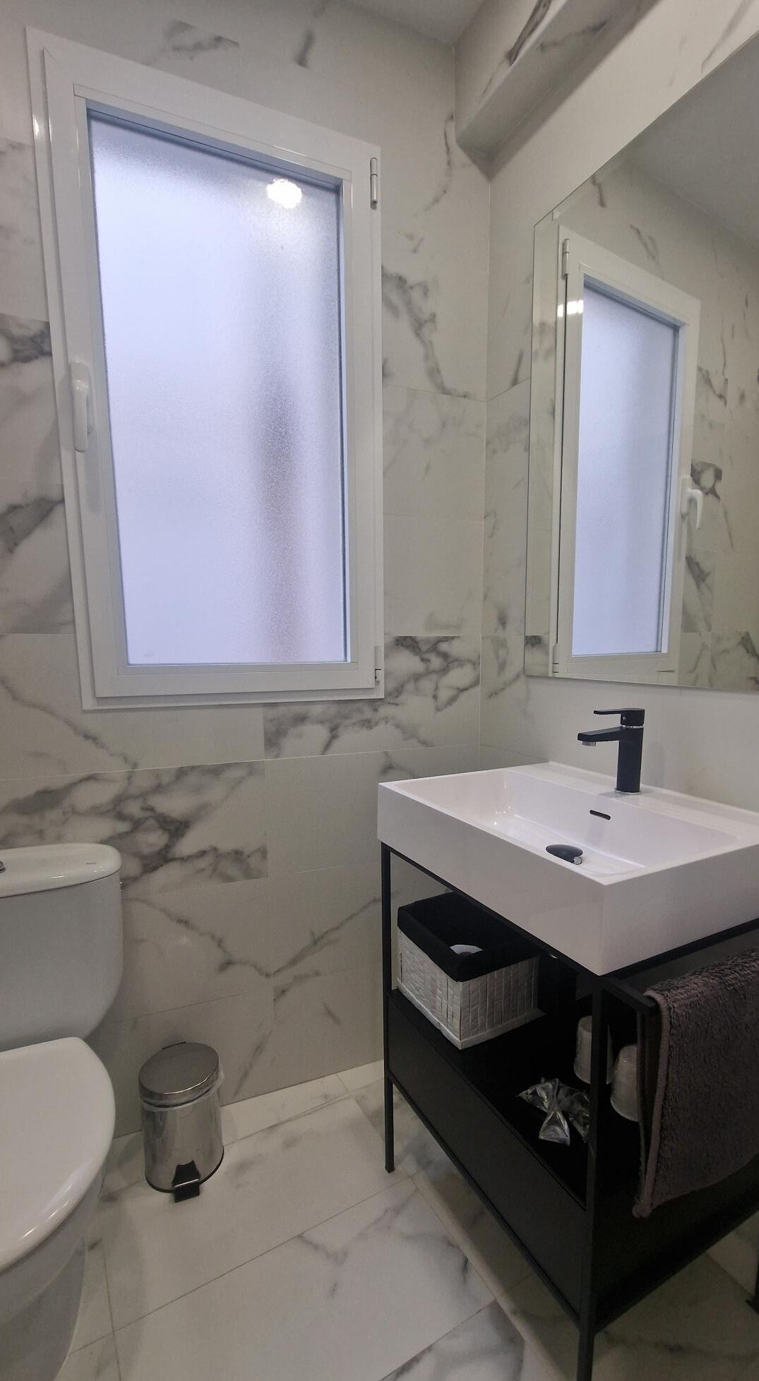 Ducha, secador de pelo y toallas