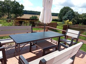 تناول الطعام بالخارج