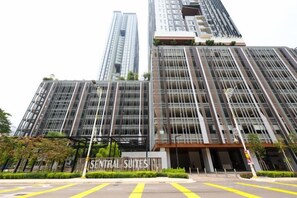 A modern building with a sign reading 'SENTRAL SUITES.' - Sentral Suites KL Sentral By Luxe Home (Kuala Lumpur)
