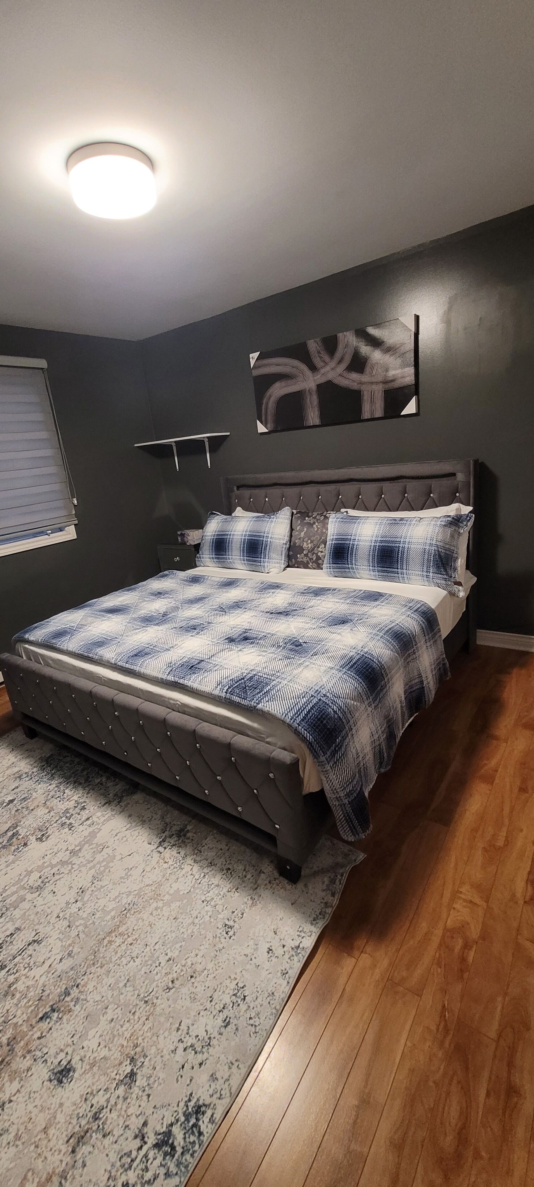 3 habitaciones, tabla de planchar con plancha, wifi y ropa de cama 