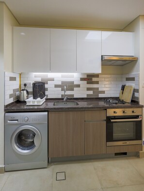 Apartment - Friendly Studio Apartment With Beautiful Living (Dubai)