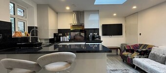 2 Bed-Sleeps 5-Free Parking-Pet Friendly