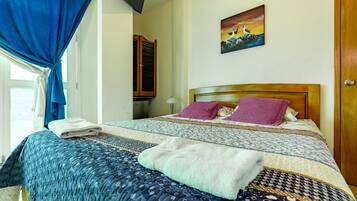 1 habitación, tabla de planchar con plancha, wifi y ropa de cama