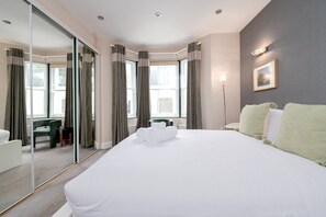 2 bedrooms, desk, iron/ironing board, Internet