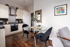 冷蔵庫、電子レンジ、オーブン、食器洗い機