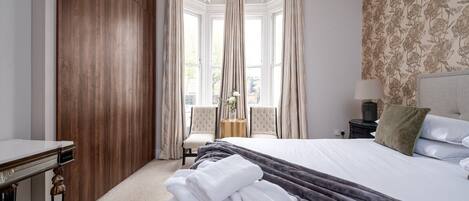 2 chambres, fer et planche à repasser, accès Internet, draps fournis