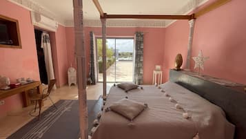 7 bedrooms, iron/ironing board, free WiFi, bed sheets