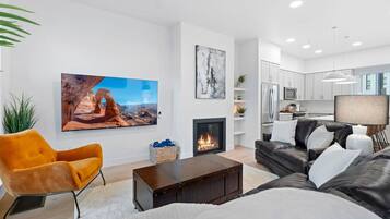 Smart TV, lareira, videogames