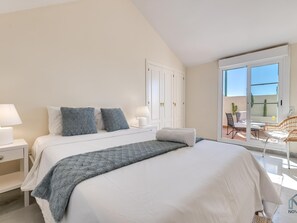 2 habitaciones, tabla de planchar con plancha, internet y ropa de cama 