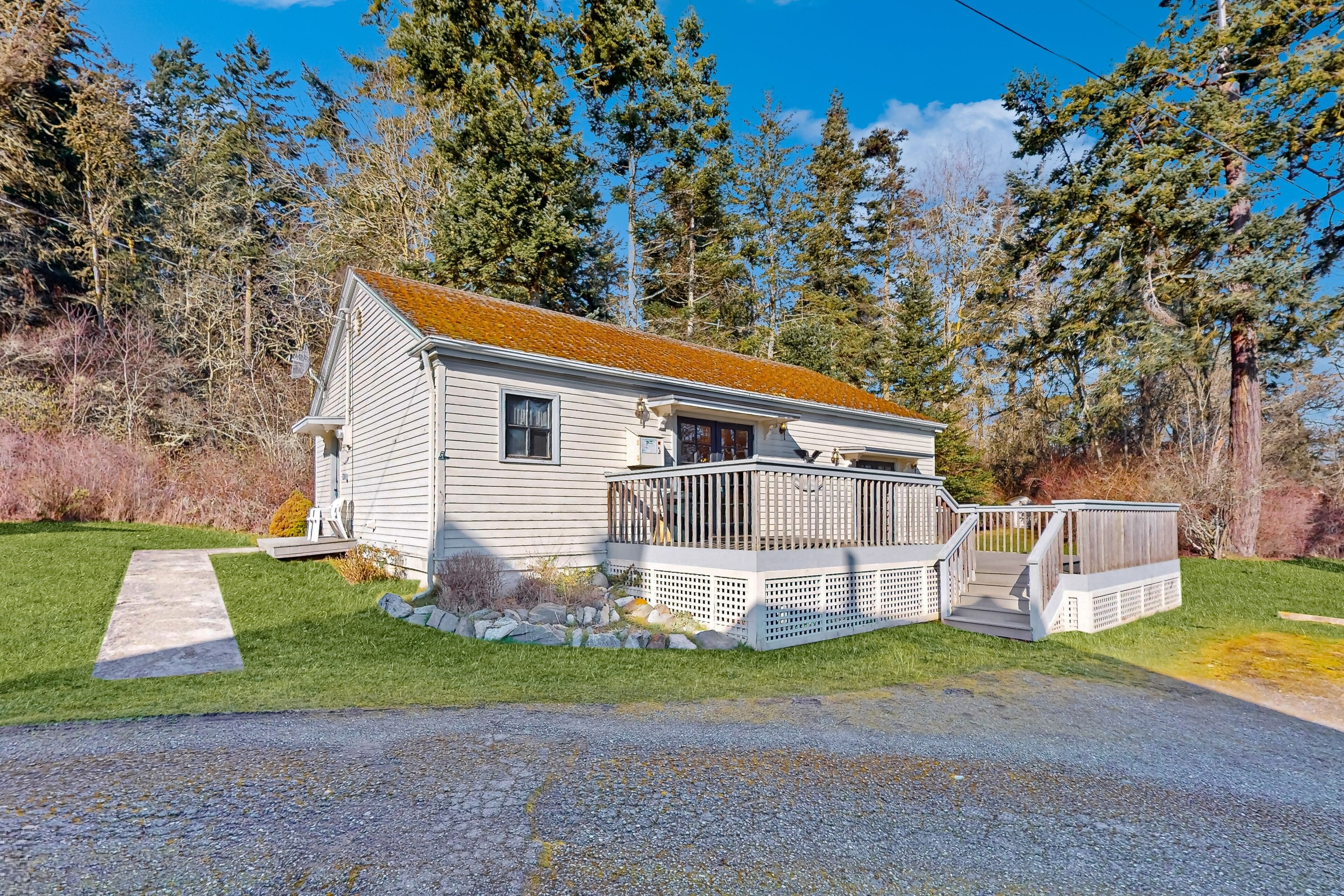 Studio cottage with porch - walk to ferry, beaches & Fort Casey State Park