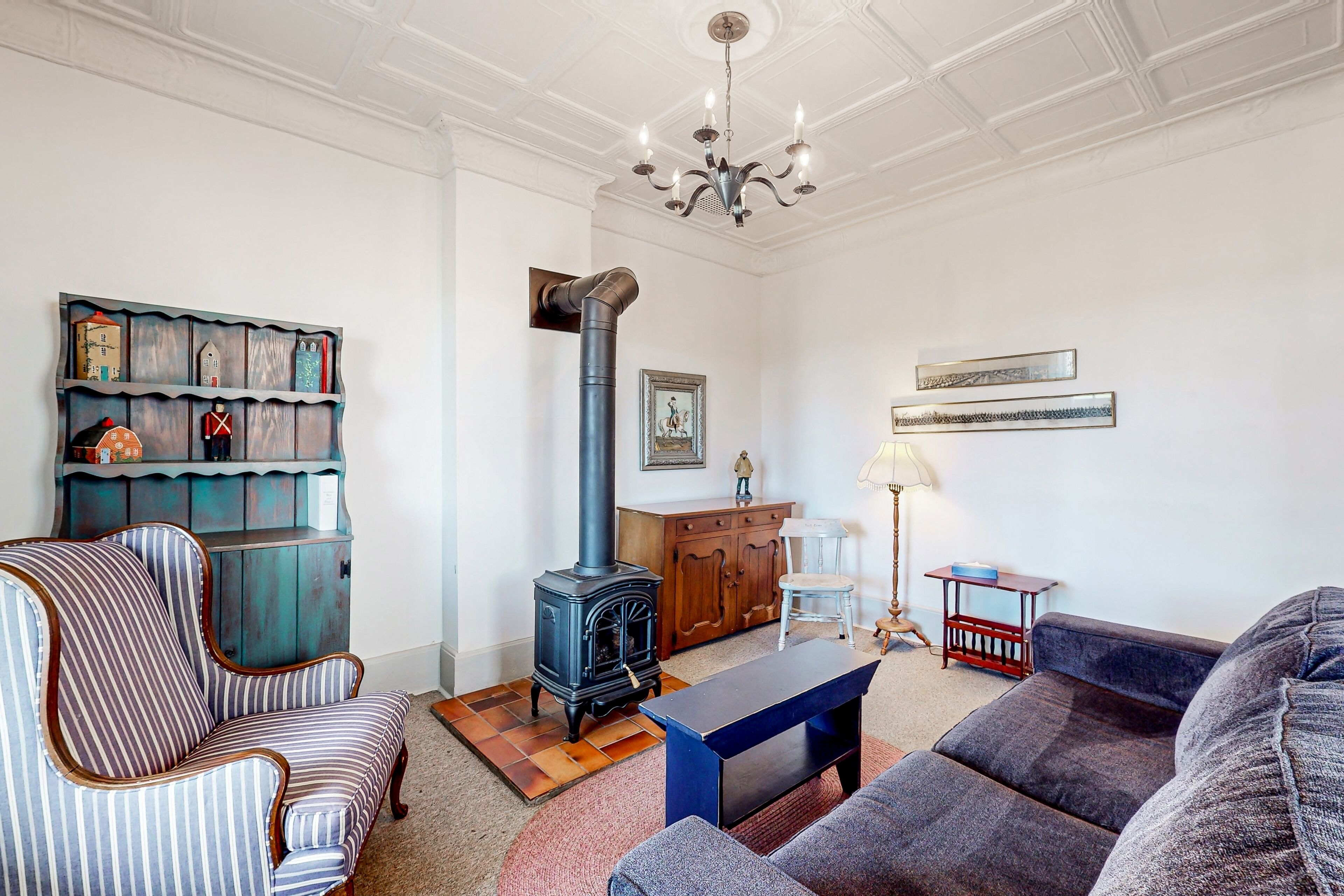 Two-story duplex with ocean view & porch, walk to the ferry & Fort Casey SP