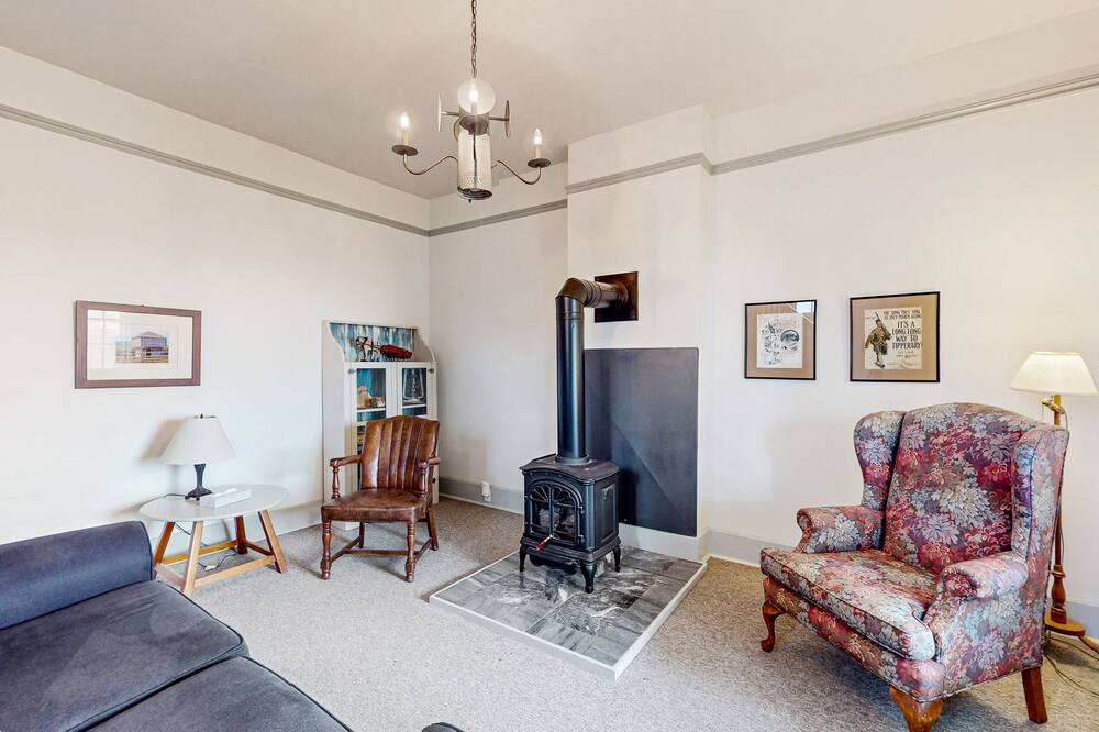 Two-story duplex overlooking Puget Sound, steps to Fort Casey State Park