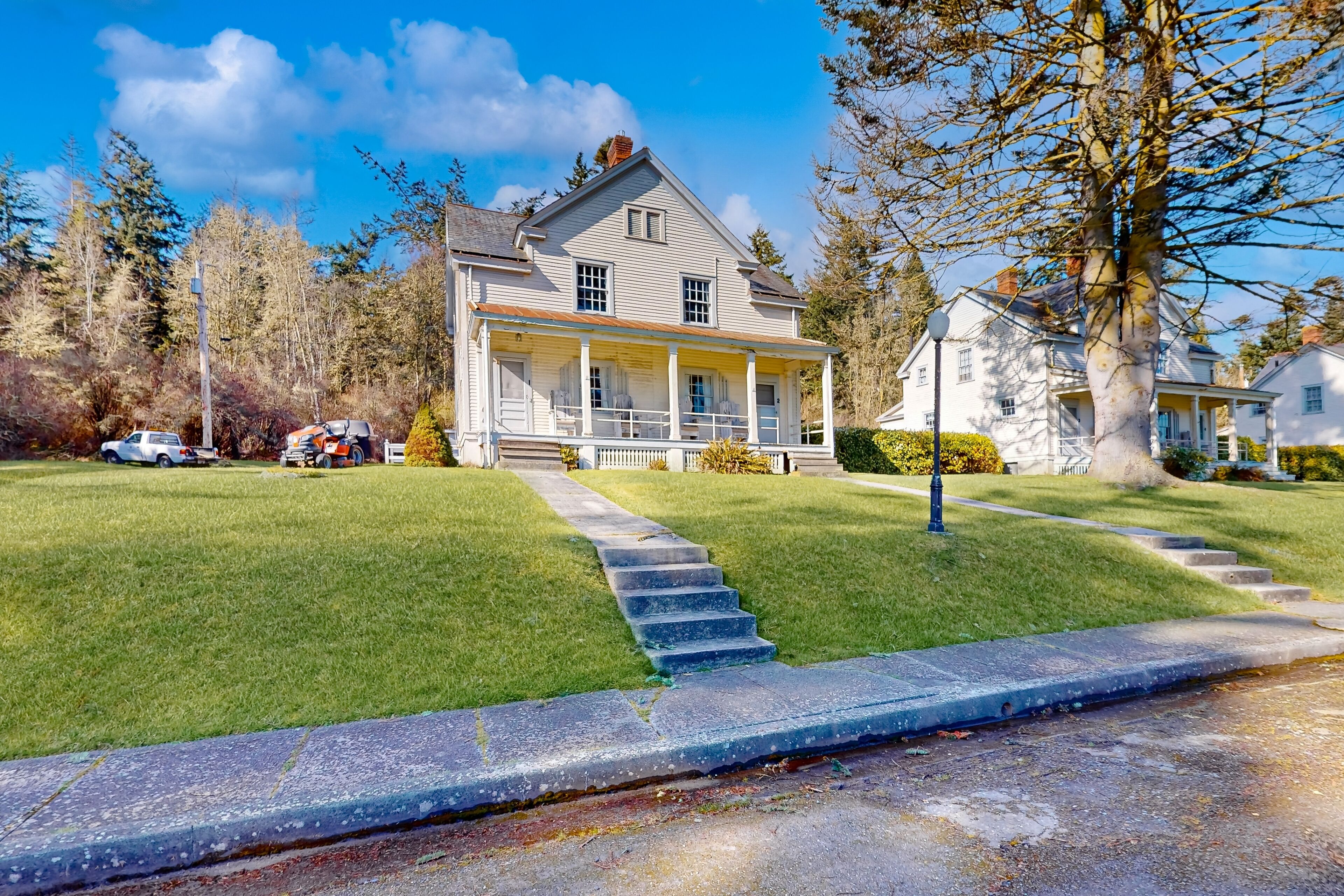 Historic home with Puget Sound views, walk to ferry & Fort Casey State Park