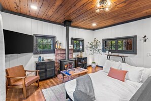 1 Schlafzimmer, Schreibtisch, Bügeleisen/Bügelbrett, Reisekinderbett