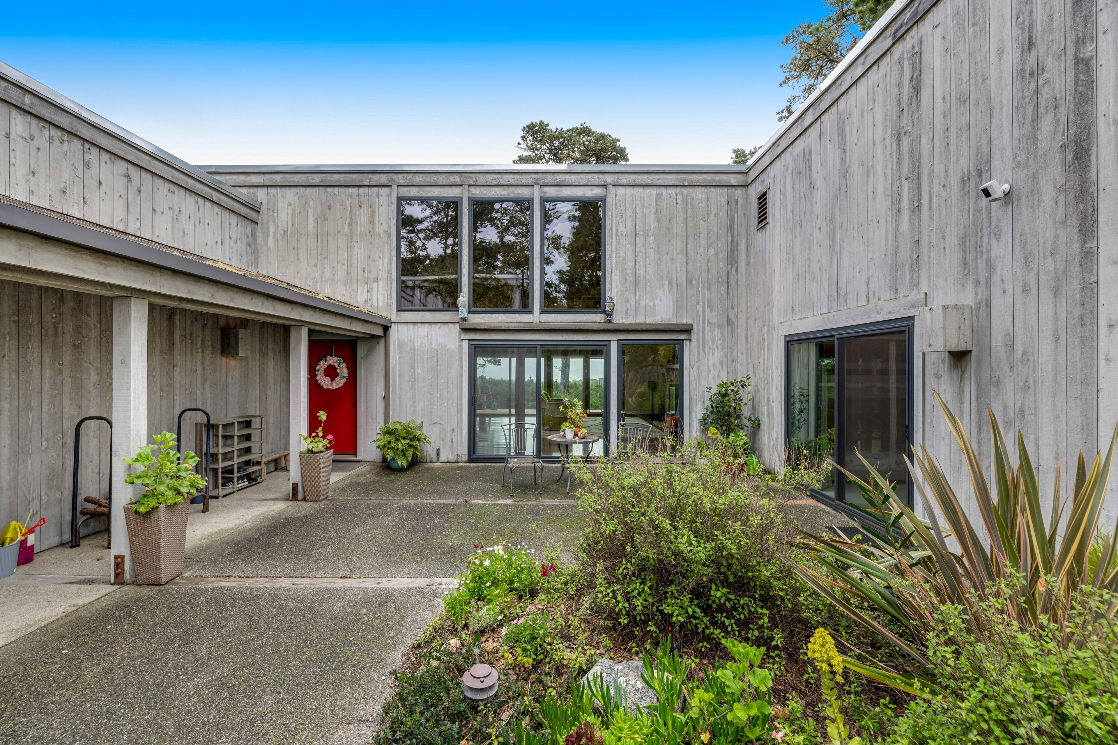 Monterey hideaway with amazing views, deck, & fireplace - dog-friendly