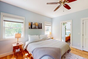 2 quartos, ferros/tábuas de passar roupa, acesso à internet