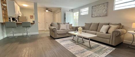 Smart-TV, peis og bøker