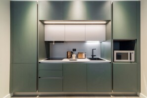 Fridge, microwave, stovetop, dishwasher