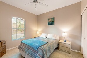 3 bedrooms, iron/ironing board, Internet, bed sheets - Relaxing Snowbird-Friendly Retreat Near Golf, Beaches & Outdoor Fun (North Port)