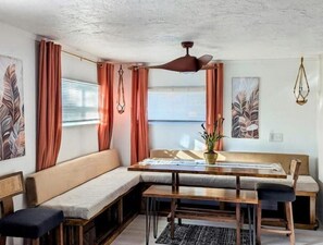 Interior - Botanical Sabbatical (Tarpon Springs)