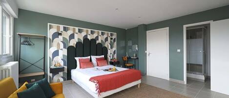 1 bedroom, desk, iron/ironing board, WiFi