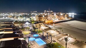 Outdoor pool - Luxury Beachfront 2BR – 1st Floor Condo 413 (Puerto Peñasco)