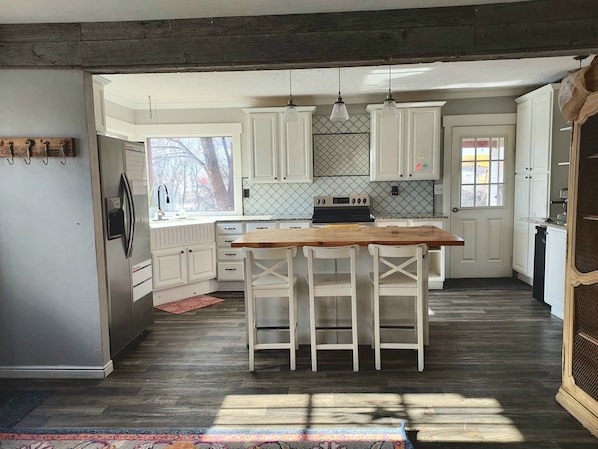 Frigorífic, microones, forn i placa de cuina 