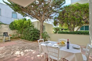 Outdoor dining - Residence Thalassa With Pool (Melendugno)