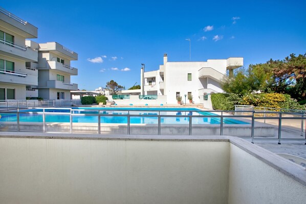 Departamento estándar, varias habitaciones (Residence Thalassa With Pool) | Alberca | Alberca al aire libre por temporada