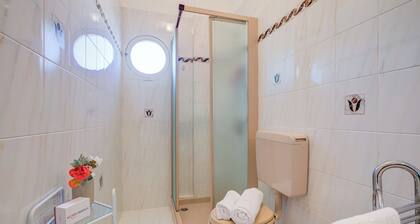 Sofy Apartment- Sea View & Private Parking