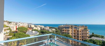Sofy Apartment- Sea View & Private Parking 