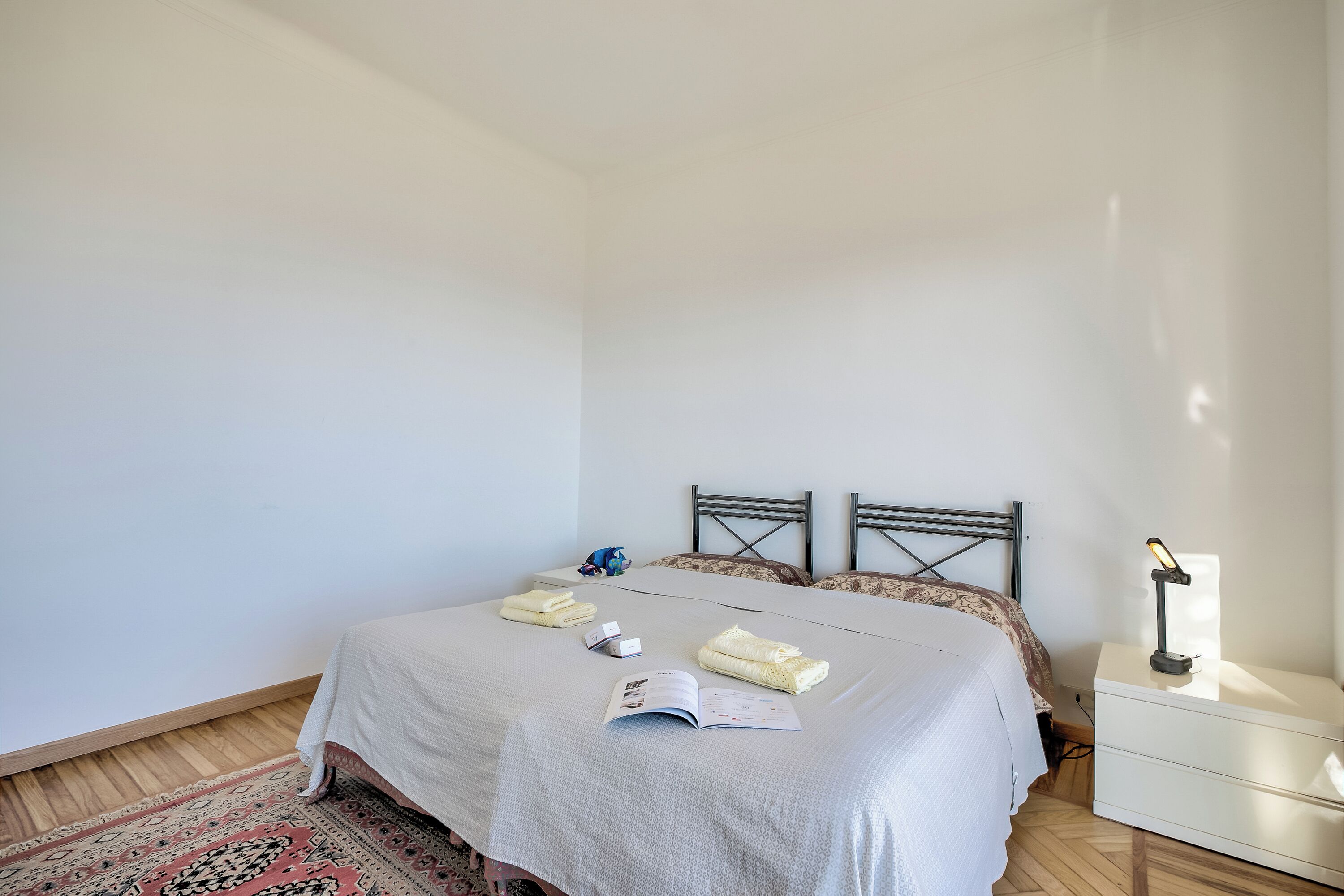 1 bedroom, bed sheets