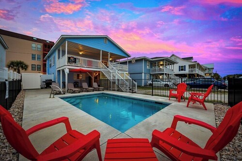 Groovy 4BR House w/ Private Pool | Sleeps 16