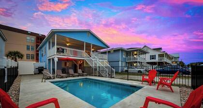 Groovy 4BR House w/ Private Pool | Sleeps 16