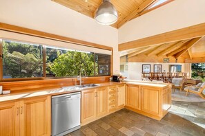 Frigorífic, microones, forn i placa de cuina 