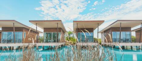 Villa Deluxe, vista al lago | 1 habitación, minibar, decoración personalizada y muebles diferentes