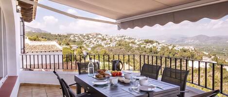 屋外ダイニングエリア